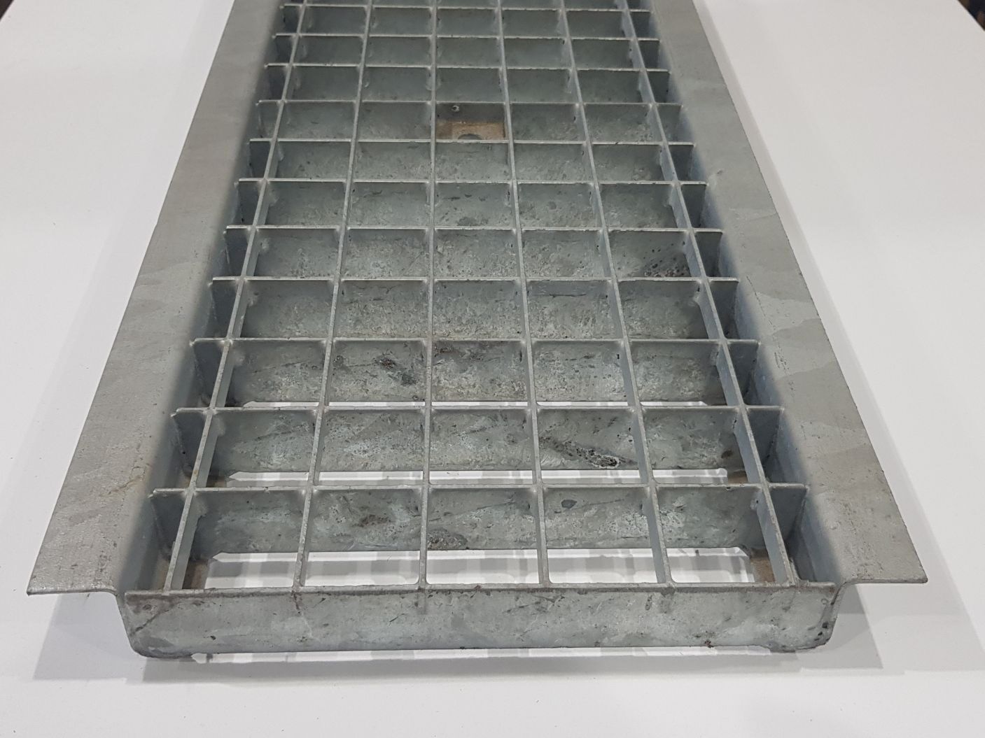 Решетка ячеистая, оцинкованная сталь Gidrolica 1000*240*30 мм, DN200, кл. В125