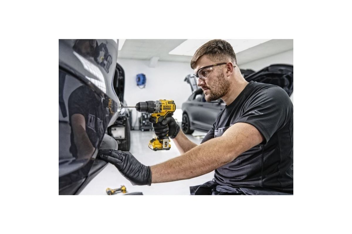 Шуруповерт аккумуляторный DeWalt DCD706D2-QW Шуруповерт аккумуляторный DeWalt DCD706D2-QW