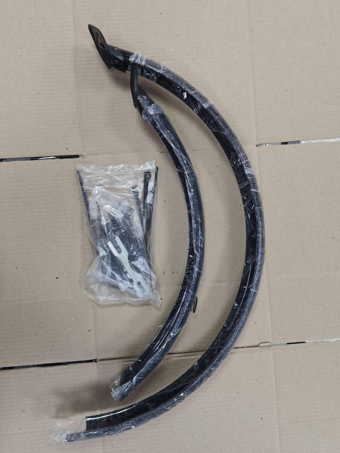 Крылья 28" полноразмерные XGNB-099 пластиковые чёрные с брызговиками